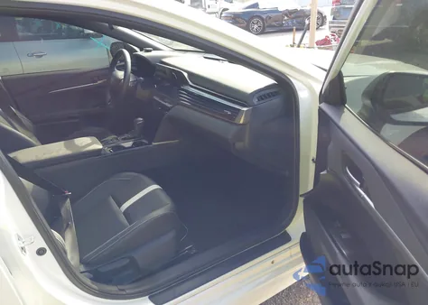 2025 Toyota Camry Se z USA, uszkodzony, nr VIN 4T1DAACKXSU513703